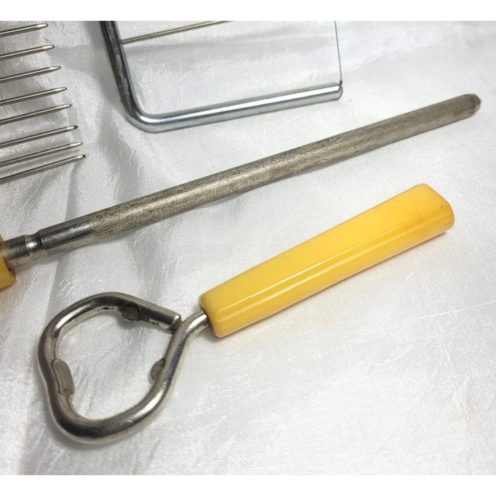 LOT 4 Vintage Yellow Bakelite Kitchen Utensils: Cake Slicer, Bottle Opener, + - Picture 4 of 6